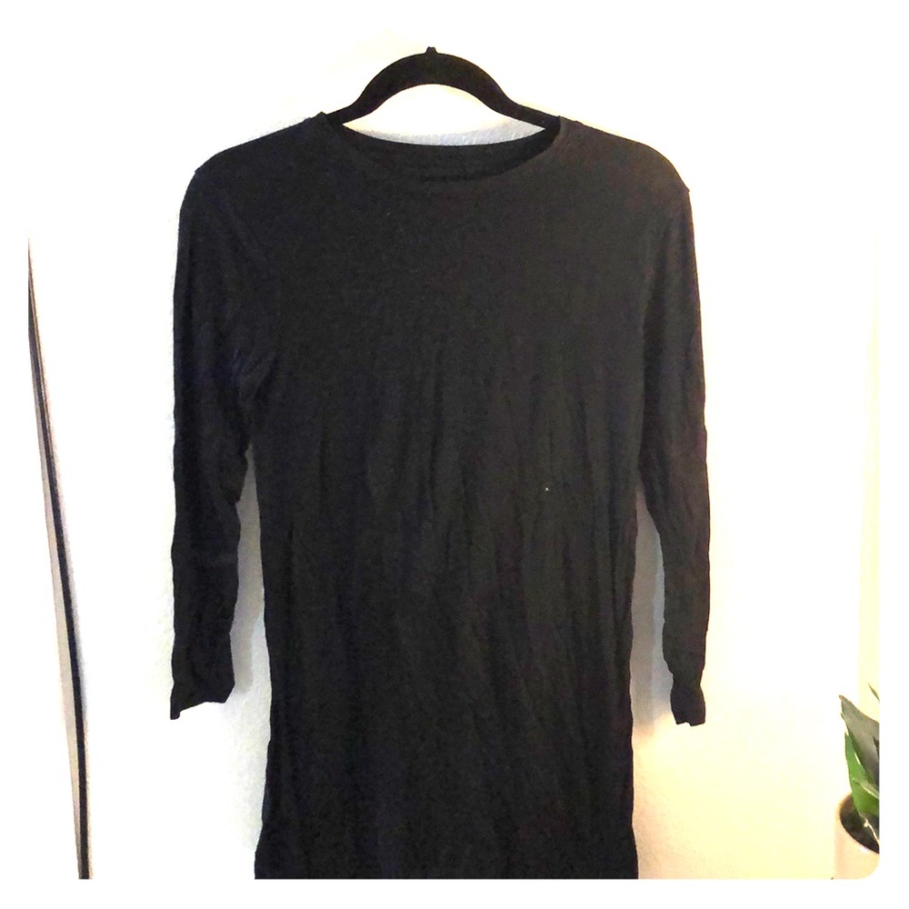 Black 3/4 length top